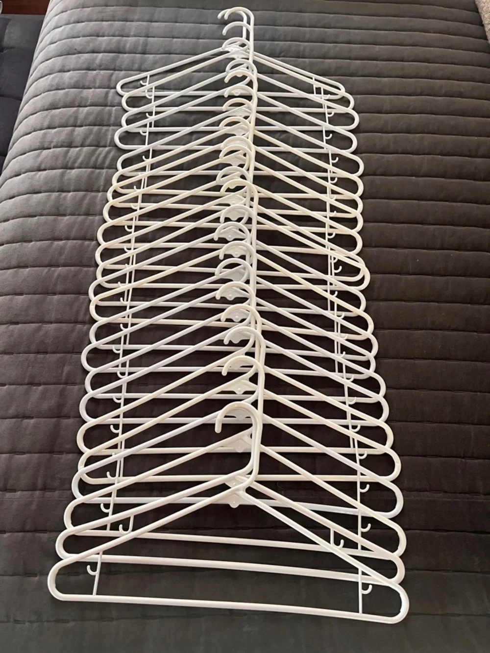 20 white plastic tube hangers